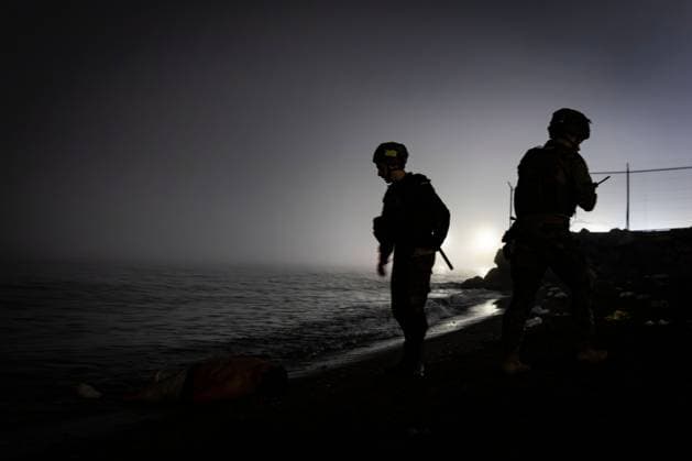 August 1, 2026, Ceuta, Spain: CEUTA, SPAIN - AUGUST 1, 2026: The arrival of migrants across the Tarajal border continues during the early hours of Saturday morning in Ceuta. Authorities maintain security and monitoring devices at the border crossing amid the ongoing influx. Ceuta Spain  - ZUMAq101 20260801_zna_q101_054 Copyright: xSamuelxVegax