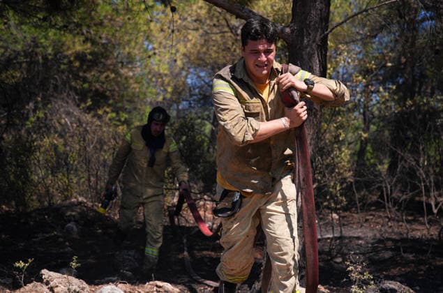Firefighting efforts continue in Izmir IZMIR, TURKIYE - AUGUST 01: Turkish General Directorate of Forestry teams and firefighters, supported by aircraft, fight a forest fire in the Tinaztepe neighborhood of Buca district in Izmir, Turkiye on August 01, 2026. Aerial and ground teams continue efforts to bring the blaze under control. Berkan Cetin Anadolu Izmir Turkey. Editorial use only. Please get in touch for any other usage.  Copyright: x2026xAnadoluxBerkanxCetinx