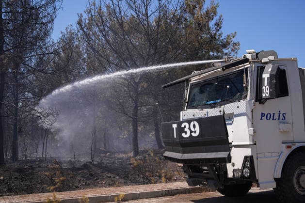 Firefighting efforts continue in Izmir IZMIR, TURKIYE - AUGUST 01: Turkish General Directorate of Forestry teams, police and firefighters, supported by aircraft, fight a forest fire in the Tinaztepe neighborhood of Buca district in Izmir, Turkiye on August 01, 2026. Aerial and ground teams continue efforts to bring the blaze under control. Berkan Cetin Anadolu Izmir Turkey. Editorial use only. Please get in touch for any other usage.  Copyright: x2026xAnadoluxBerkanxCetinx