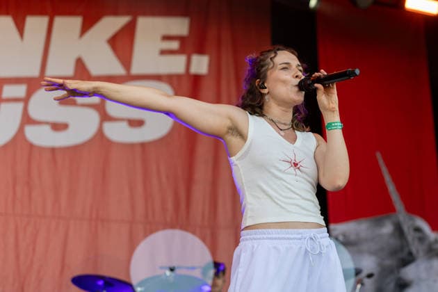 Green Juice Festival 2026 OK DANKE TSCHÜSS Eva SAUTER (vocals) The Mannheim-based synth-pop band ok danke tschüss performing live on the main stage at the Green Juice Festival in Park Neu Vilich in Bonn, Bonn Neu Vilich, North Rhine-Westphalia, Germany Copyright: xMarcxJohnx