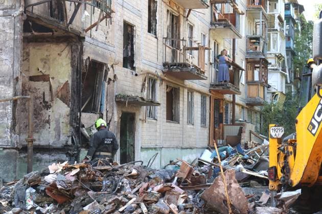 Kyiv City State Administration rescuers and municipal workers use specialised equipment to deal with the aftermath of a Russian missile strike in the Solomianskyi district, Kyiv, Ukraine, August 1, 2026. The missile partially destroyed a five-storey apartment block, where several flats were completely burnt out. Two people were killed and eight injured. Municipal services, charities, psychologists and law enforcement officers are working at the site. Residents of damaged flats are receiving essential assistance, while the destruction is being documented for future restoration. In total, nine people were killed, more than 30 wounded, and 20 buildings damaged in Kyiv as a result of the Russian ballistic missile attack on Saturday night, Augus Copyright: xPavloxBahmutx