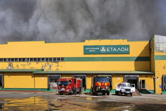 Russia strikes industrial facility in Kyiv region State Emergency Service vehicles are involved in a firefighting effort at a civilian industrial and logistics facility that caught fire as a result of an overnight Russian attack, in Vyshneve, Bucha district, Kyiv region, Ukraine, on August 1, 2026. Vyshneve Kyiv region Ukraine  Copyright: xVolodymyrxTarasovx originalFilename: ukrinform-russiast260801_npfoP.jpg