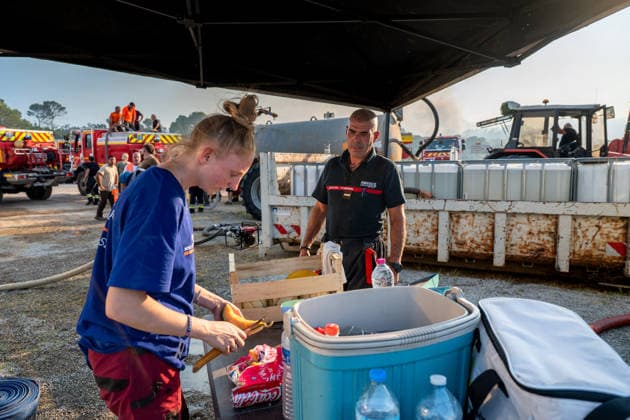 Wildfires in the Var - Near Correns At a place known as Les Quatre Chemins, volunteers are organizing supplies for the firefighters battling the Gros Bessillon wildfire near Correns, Var, southeastern France on August 1, 2026. Photo by Laurent Coust ABACAPRESS.COM Correns France  Copyright: xCoustxLaurent ABACAx