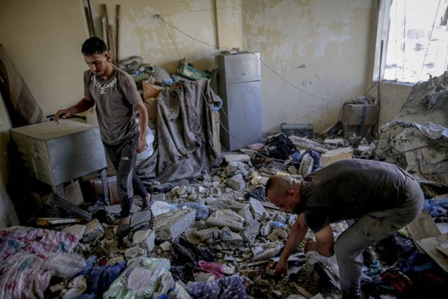 Israeli attacks on Gaza continue despite the ceasefire GAZA CITY, GAZA, PALESTINE - AUGUST 2: Palestinians inspect the rubble of the Abu Latif house hit by an Israeli strike in the port area of Gaza City, Gaza, Palestine on August 02, 2026. It is reported that the attack killed and injured many Palestinians. Saeed M. M. T. Jaras Anadolu Gaza City Gaza. Editorial use only. Please get in touch for any other usage.  Copyright: x2026xAnadoluxSaeedxM.xM.xT.xJarasx