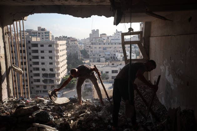 Aftermath of Israeli Airstrike In Gaza Palestinian men inspect the site of an Israeli airstrike that targeted a residential building in Gaza City on August 2, 2026. Gaza Palestine  Copyright: xMajdixFathix originalFilename: fathi-notitle260802_nplGx.jpg