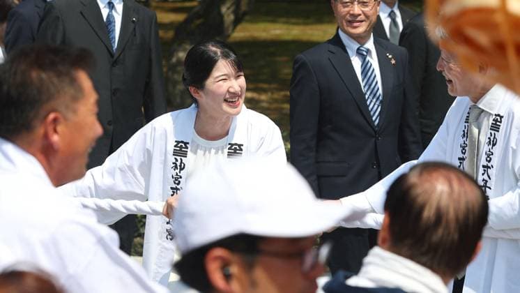 Princess Aiko visits Ise Jingu shrine Japanese Princess Aiko (C) joins others in pulling a rope to move a sacred tree trunk during a visit to Ise Jingu shrine in Ise, Mie Prefecture, central Japan, on Aug. 2, 2026, as part of the rites for the Shikinen Sengu shrine building reconstruction, conducted every 20 years. (Pool photo)  A14AA0005624810P