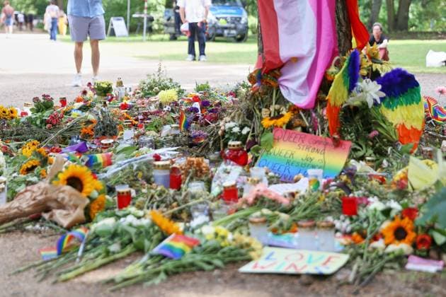 Berlin, Germany, August 2, 2026: Near the Tatort site in Tiergarten, people have laid flowers on the Ahornsteig. Following an incident of vandalism at the memorial site, the police are on the scene with a mobile police station. Copyright: xdtsxNachrichtenagenturx dts_129183