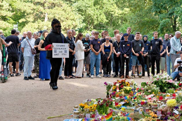 Berlin, August 2, 2026: Several thousand people gathered today, Sunday, at the Tiergarten for a vigil following the CSD terrorist attack on Saturday, July 25, 2026. in the Tiergarten, several thousand people gathered today, Sunday. They gathered near the site of the attack to commemorate the victims. Among the participants were Berlin’s Gov