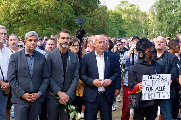 Berlin, August 2, 2026: Several thousand people gathered today, Sunday, at the Tiergarten for a vigil following the CSD terrorist attack on Saturday, July 25, 2026. in the Tiergarten, several thousand people gathered today, Sunday. They gathered near the site of the attack to commemorate the victims. Among the participants were Berlin’s Gov