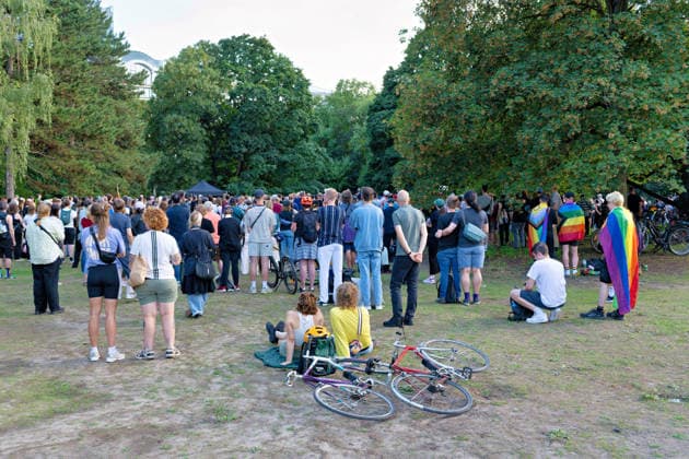 Berlin, August 2, 2026: Several thousand people gathered today, Sunday, at the Tiergarten for a vigil following the CSD terrorist attack on Saturday, July 25, 2026. in the Tiergarten, several thousand people gathered today, Sunday. They gathered near the site of the attack to commemorate the victims. Among the participants were Berlin’s Gov