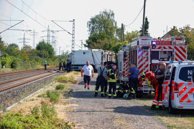 S-Bahn Collides with Garbage Truck; Driver Seriously Injured; Train Service Suspended On August 3, 2026, at approximately 9:10 a.m., an S-Bahn train on Line 1 collided with a garbage truck on Flörsheimer Bahnweg. The driver of th