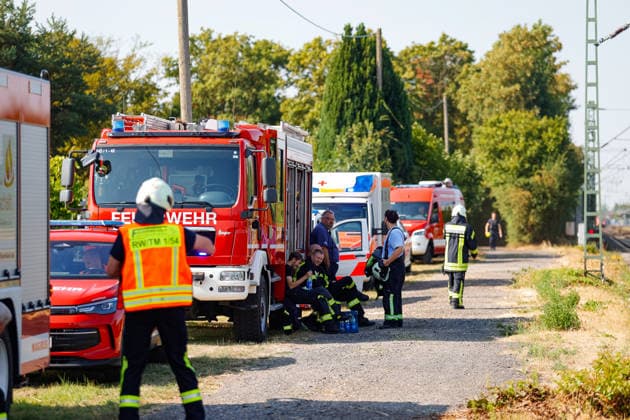 S-Bahn Collides with Garbage Truck; Driver Seriously Injured; Train Service Suspended On August 3, 2026, at approximately 9:10 a.m., an S-Bahn train on Line 1 collided with a garbage truck on Flörsheimer Bahnweg. The driver of th