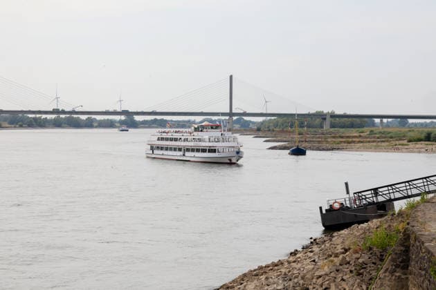 Low Rhine Water Level at the Rees Gauge Station: The Federal Waterways and Shipping Administration published a water level of 32 cm for August 3, 2026. The low water level poses a problem for inland waterway shipping. If it drops too low, vessels will no longer be allowed to carry a full load. Rees, North Rhine-Westphalia, DEU, Germany, August 3, 2026