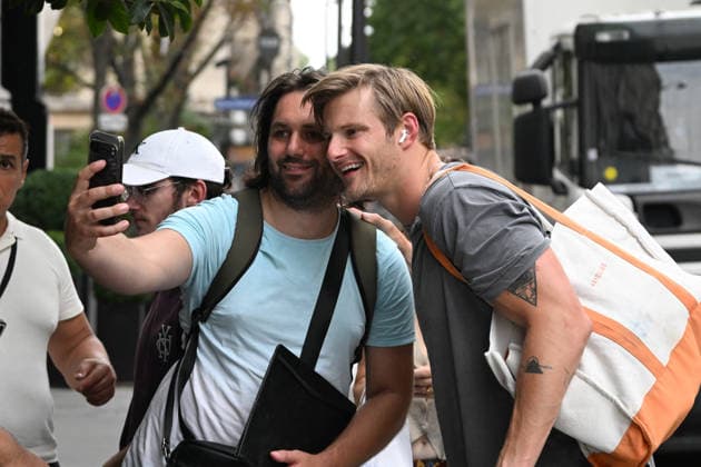 Alexander Ludwig of *The White Lotus* arrives at the Mandarin Oriental Lutetia hotel in Paris on August 3, 2026. Lionel Urman, Bestimage. Alexander Ludwig of *The White Lotus* arrives at the Mandarin Oriental Lutetia hotel in Paris on August 3, 2026. Paris, France  Copyright: xLIONELxURMANxx xBESTIMAGExLIONELxURMANxx xBESTIMAGEx