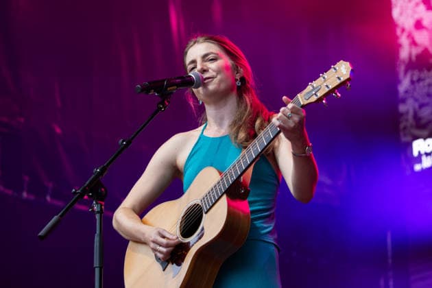 August 3, 2026, Locarno, laRotonda, Rotonda by la Mobiliare 2026 Locarno Anya Louise, Anya Louise on lead vocals, guitars, and ukulele Locarno laRotonda Ticino Switzerland  Copyright: xJustPictures.ch FrancescoxMinghettix