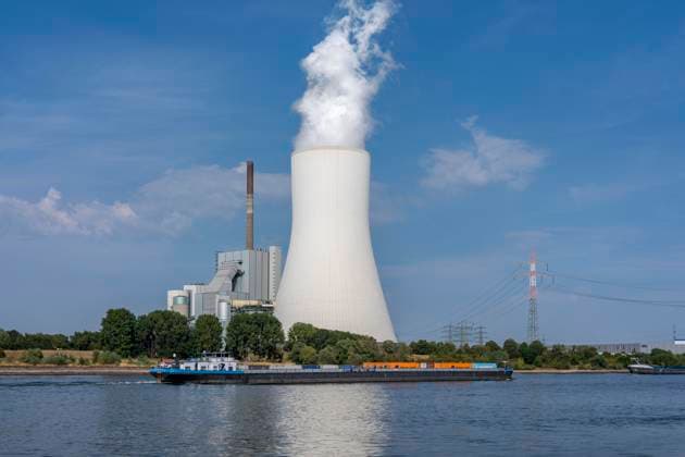 Extremely low water levels on the Rhine following the driest and warmest July on record; water levels have hit a record low; the riverbanks are exposed; shipping can only operate with reduced cargo and at reduced speeds; Duisburg Walsum, Ferry terminal for the car and passenger ferry from Orsoy to Walsum; STEAG Walsum Combined Heat and Power Plant; North Rhine