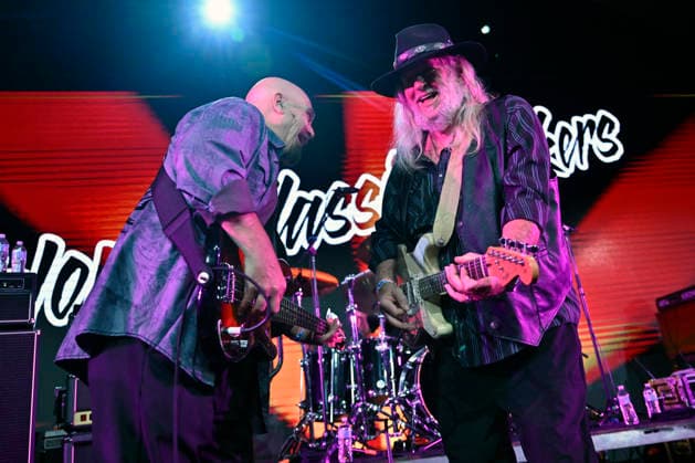 July 31, 2026 - Orlando, Florida, U.S. - Singer and guitarist Randall Hall (R) of the World Classic Rockers performs in Orlando, Florida on July 31,2026. The band is made up of musician that played with legendary rock bands such as Steppenwolf, Journey, Lynyrd Skynyrd and Santana. Orlando USA  - ZUMAbk3_ 20260803_zaf_bk3_042 Copyright: xDavidxBeckerx