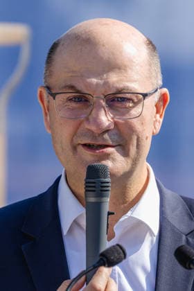 Groundbreaking for Cargo Center 3 at Nuremberg Airport, Nuremberg, August 4, 2026 Albert Füracker, Bavarian Minister of State for Finance and Home Affairs and Chairman of the Supervisory Board of Nuremberg Airport GmbH, speaks at the groundbreaking ceremony for the new Cargo Center 3 (CCN 3). With thi 20260804-1V9A6599-M4000