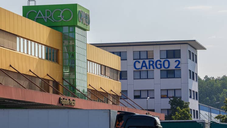 Construction Begins on Cargo Center 3 at Nuremberg Airport, Nuremberg, August 4, 2026 Nuremberg Airport is expanding its cargo area and beginning construction of the new Cargo Center 3 (CCN 3). In the foreground is Cargo Center 1, with Cargo Center 2 visible in the background. With this new construction, the airport is responding to the pers 20260804-1V9A6554-M4000