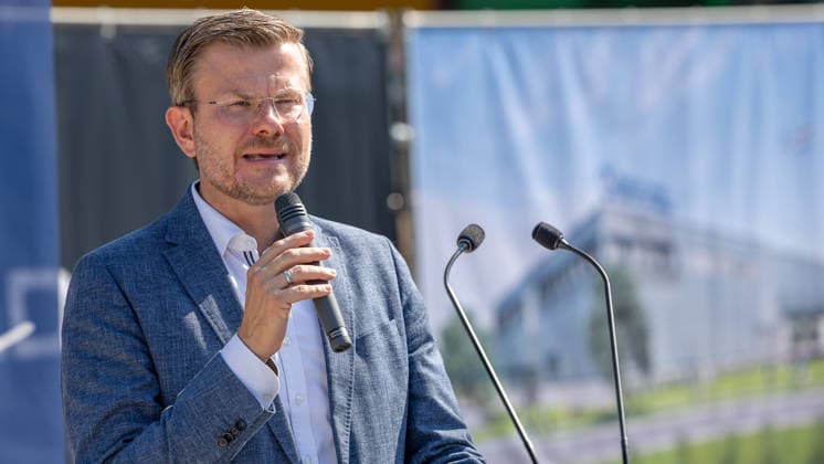 Groundbreaking for Cargo Center 3 at Nuremberg Airport, Nuremberg, August 4, 2026 Marcus König, Mayor of the City of Nuremberg and Deputy Chairman of the Supervisory Board, speaks on the occasion of the groundbreaking for the new Cargo Center 3 (CCN 3) at Nuremberg Airport. With this new facility, the airport is responding to the persistent 20260804-1V9A6639-M4000