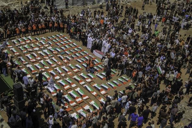 RECORD DATE NOT STATED Palestinians Hold Mass Funeral for 112 Members of One Family Killed During Gaza War (INT) Palestinians Hold Mass Funeral for 112 Members of One Family Killed During Gaza War AUGUST 4, 2026, Gaza, Palestine: Palestinians hold a funeral procession for the remains of 112 members of the Abu Naser family, who were killed in an Israeli attack during the war that began on October 7, 2023. The victims bodies were recovered after remaining beneath the rubble for months. According to local officials, the procession was the largest funeral held in the Palestinian territories since the start of the conflict. Credit: Hashem Zimmo TheNews2(Foto: Hashem Zimmo Thenews2 imago images) Palestinians Hold Mass Funeral for 112 Members of One Family Killed Durin  Copyright: xHashemxZimmox