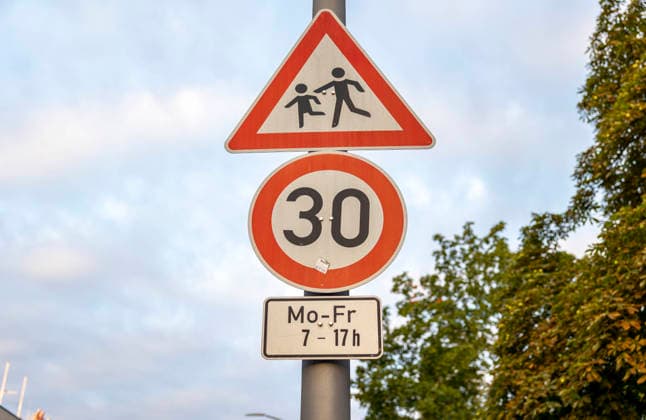 Illustrative image on the topic of schoolchildren in traffic Berlin, August 3, 2026 Berlin, Germany Copyright: xYonaxElsnerx