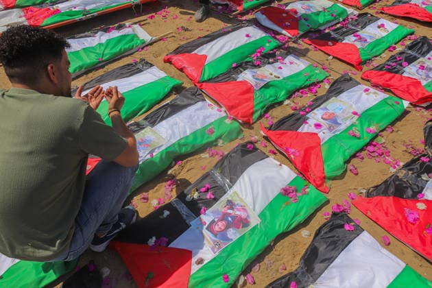 Palestinians Hold Mass Funeral For 112 Family Members In Gaza - Palestine Palestinians attend the funeral of 112 members of the Hassayna and Abu Sharia clan, who were killed in an Israeli strike in 2023 and whose remains were recovered from beneath the rubble, according to Gaza s Civil Defense, in Gaza City, on August 4, 2026. Photo by Ramez Habboub ABACAPRESS.COM Gaza Palestine  Copyright: xHabboubxRamez ABACAx