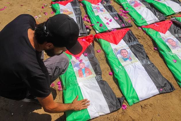 August 4, 2026, Gaza, Palestine, State of: GAZA Gaza, PALESTINIAN TERRITORIES †AUGUST 4, 2026: Palestinians attend the funeral of 112 members of the Hassayna and Abu Sharia families, who were killed in an Israeli strike in 2023 and whose remains were recently recovered from beneath the rubble, according to Gaza s Civil Defense, in Gaza City on August 4, 2026. Gaza Palestine, State of - ZUMAq101 20260804_zna_q101_030 Copyright: xRamezxHabboubx