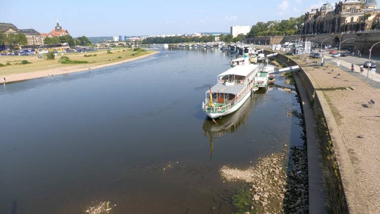 Water levels continue to drop. Persistent drought is further exacerbating low water levels in German rivers. The Elbe near Dresden is also affected. In Dr