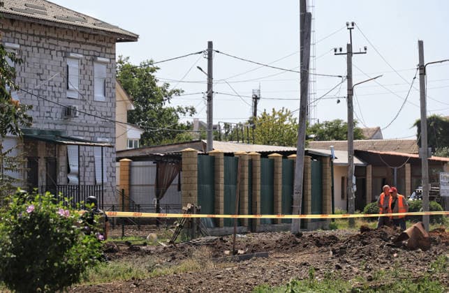 Barricade tape seals off a crater from an impact near railway tracks after a Russian missile attack, Odesa, Ukraine, August 4, 2026. Russian forces carried out a missile strike near a market on the outskirts of the city. Civilian infrastructure was damaged, and at least three people were injured. (Photo by Nina Liashonok Ukrinform) Russia attacks suburbs of Odesa with missiles  Copyright: xNinaxLiashonokx