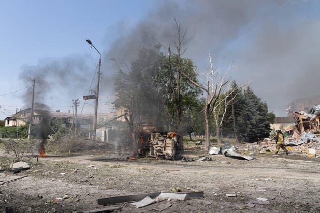 August 4, 2026, Kramatorsk, Donetsk Oblast, Ukraine: Emergency services work to aid the community after Russia launches an attack on residential buildings in the city of Kramatorsk, Donetsk Oblast. Kramatorsk Ukraine - ZUMAm350 20260804_zip_m350_003 Copyright: xCameronxJones-Manleyx