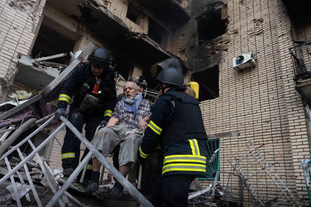 August 4, 2026, Kramatorsk, Donetsk Oblast, Ukraine: Emergency services work to aid the community after Russia launches an attack on residential buildings in the city of Kramatorsk, Donetsk Oblast. Kramatorsk Ukraine - ZUMAm350 20260804_zip_m350_011 Copyright: xCameronxJones-Manleyx
