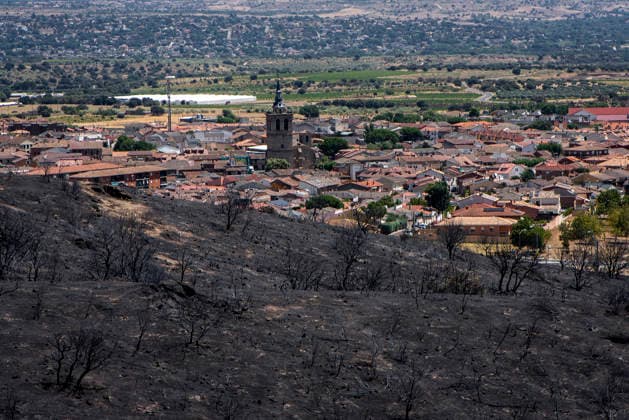 Leo Messi Donates 80,000 Euros for the Reconstruction of Madrid’s Sierra Oeste After the Wildfire View after the wildfire, on August 4, 2026, in Villa del Prado, Madrid, Spain. The president of the Community of Madrid, Isabel Díaz Ayuso, announced on Tuesday that soccer player Leo Messi has donated 80,000 euros for the reconstruction of the region’s Sierra Oeste following the wildfire that has scorched nearly 30,000 hectares. The Community of Madrid has launched a website to channel donations from citizens and companies to support those affected by the fires that impacted 17 municipalities in the Sierra Oeste August 4, 2026 FIRE SCORCHED LAND DONATION MESSI NATURE LANDSCAPE SIERRA OESTE MADRID FIRE MADRID HECTAREBURNT TREES BURNT LAND VILL Copyright: xGabrixSolerax 7701749
