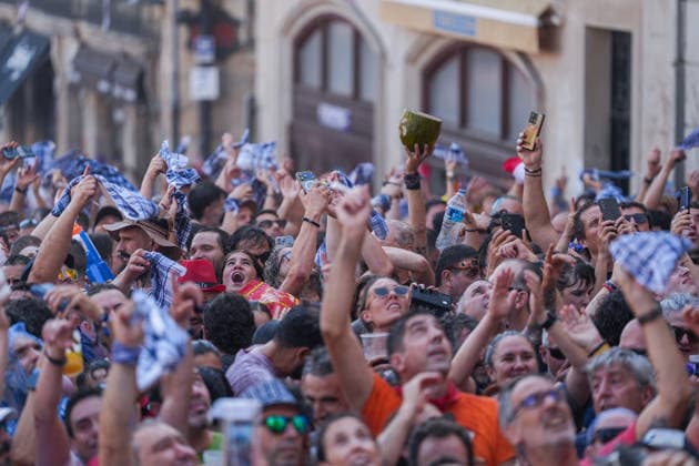 Start of the 2026 La Blanca Festival in Vitoria Hundreds of people gathered for the start of the 2026 La Blanca Festival on August 4, 2026, in Vitoria-Gasteiz, Álava, Basque Country, Spain. The Vitoria festivities in honor of the Virgin Blanca begin today, August 4, with the descent of the Celedón and the traditional chupinazo, and continue through August 9. Tomorrow is the highlight of the festivities, when the floral offering and the Aurresku in honor of the Virgen Blanca will be performed by the Blusas and Neskas dance groups. In addition, there will be parades of giants and big-heads, concerts by the municipal band, and other activities, such as the release of heifers or the Alava-style bolo tournament. AUGUST 4, 2026 CELEDÓN FES Copyright: xInakixBerasalucex 7701836
