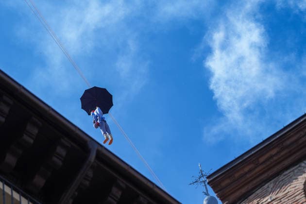 Start of the 2026 La Blanca Festival in Vitoria The descent of the Celedón during the start of the 2026 La Blanca Festival, on August 4, 2026, in Vitoria-Gasteiz, Álava, Basque Country, Spain. The festivities in Vitoria in honor of the Virgin Blanca begin today, August 4, with the descent of the Celedón and the traditional chupinazo, and continue through August 9. Tomorrow is the main day of the festivities, when the floral offering and the Aurresku in honor of the Virgen Blanca will be performed by the Blusas and Neskas dance groups. In addition, there will be parades of giants and big-heads, concerts by the municipal band, and other activities, such as the release of heifers or the Alava-style bolo championship. AUGUST 4, 2026 CELE Copyright: xInakixBerasalucex 7701820