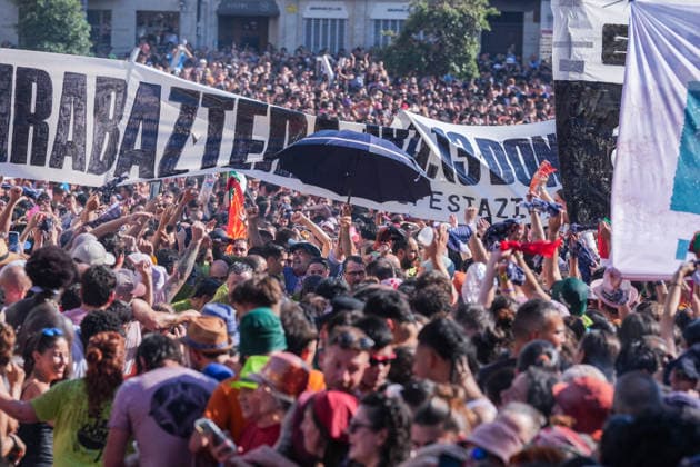 Start of the 2026 La Blanca Festival in Vitoria The descent of the Celedón during the start of the 2026 La Blanca Festival, on August 4, 2026, in Vitoria-Gasteiz, Álava, Basque Country, Spain. The festivities in Vitoria in honor of the Virgin Blanca begin today, August 4, with the descent of the Celedón and the traditional chupinazo, and continue through August 9. Tomorrow is the main day of the festivities, when the floral offering and the Aurresku in honor of the Virgen Blanca will be performed by the Blusas and Neskas dance groups. In addition, there will be parades of giants and big-heads, concerts by the municipal band, and other activities, such as the release of heifers or the Alava-style bolo championship. AUGUST 4, 2026 CELE Copyright: xInakixBerasalucex 7701825