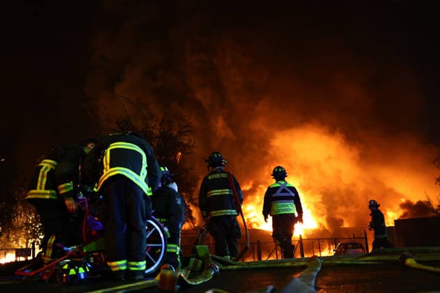 Santiago, August 5, 2026 A chemical fire affects the Panimex company located at the intersection of Las Esteras Sur and Route 5 North in the municipality of Quilicura Javier Torres Aton Chile, Santiago, Chile Aton 1178223  Copyright: JAVIERxTORRES ATONxCHILE