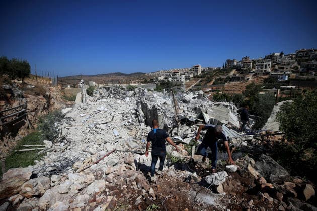 Israeli forces demolish two Palestinian homes in Nahhalin BETHLEHEM, WEST BANK, PALESTINE - AUGUST 5: Residents inspect the area as Israeli forces, accompanied by bulldozers, demolish two Palestinian homes and a commercial property after raiding the town of Nahhalin, west of Bethlehem, West Bank, Palestine, on August 5, 2026. Wisam Hashlamoun Anadolu Bethlehem West Bank. Editorial use only. Please get in touch for any other usage.  Copyright: x2026xAnadoluxWisamxHashlamounx