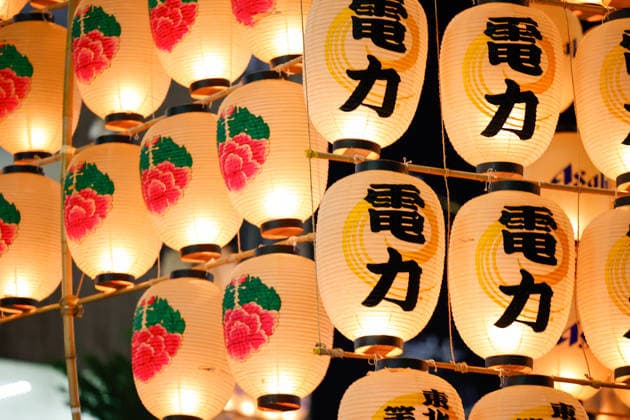 August 5, 2026, Akita, Japan: Bamboo poles adorned with paper lanterns (kanto) are seen during the Akita Kanto Festival in Akita City. The annual event is one of the Tohoku region s three great festivals, where street performers skillfully balance over 270 towering bamboo poles (with the largest measuring 12 meters and weighing 50 kilograms) adorned with up to 46 candle-lit paper lanterns on their hands, shoulders, and foreheads to the rhythmic chant of dokkoisho. The festival runs from August 3 to 6. Akita Japan  - ZUMAm191 20260805_aap_m191_027 Copyright: xRodrigoxReyesxMarinx