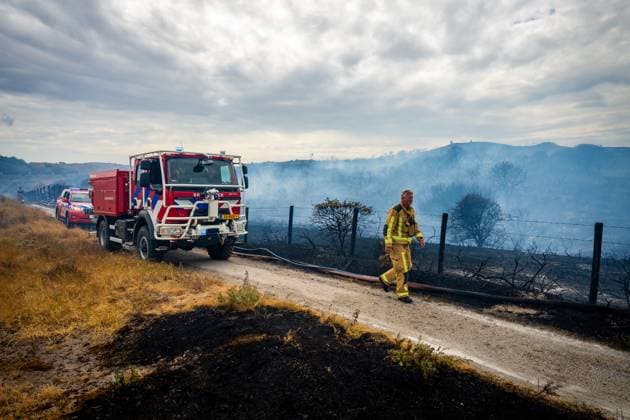 WASSENAAR - A fire in the dunes near Wassenaar. The fire department has dispatched many personnel and vehicles to the scene. JOSH WALET ANP netherlands out - belgium out  Copyright: xx x564921107x originalFilename: 564921107.jpg