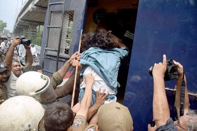 August 5, 2026, Pakistan: Police Officials Use Baton Charge and Arrests to Disperse Pakistan Tehreek-e-Insaf Protesters Demanding Release of Party Founder Imran Khan in Lahore Pakistan  - ZUMAas3_ 20260805_zaf_as3_032 Copyright: xPPIx