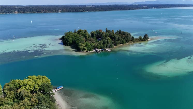 ATTENTION: THIS IMAGE MAY BE USED FOR EDITORIAL PURPOSES ONLY A summer day in Feldafing, Feldafinger Park, Starnberg District. Here is a view of Lake Starnberg and Roseninsel; on the left is the ferry to Roseninsel. Summer, summer weather, heat, perfect weather for an outing, swimming, biking, hiking, walking, Munich area, day-trippers