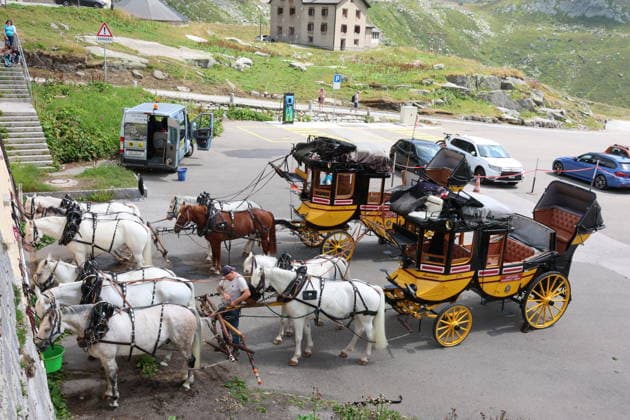 August 5, 2026 Switzerland Horses, Historic Gotthard Stagecoaches Day trips along the legendary route from Andermatt over the Gotthard Pass and the Tremola Road to Airolo Photo: Rest stop on the Gotthard Pass