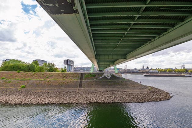 Low Water on the Rhine: View of the Rheinauhafen from beneath the Severinsbrücke; View from the Deutz bank of the Rhine, below the Severinsbrücke, of the Rhine and the Rheinauhafen with its distinctive crane buildings. With the water level at 69 cm at the Cologne gauge, the stone embankment along the river Copyright: xMarcxJohnx