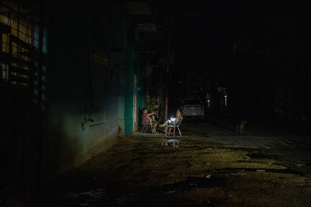 Cuba hit by another nationwide blackout after power grid collapses HAVANA, CUBA - AUGUST 5: Cuba s National Electric System (SEN) suffered another disconnection on Monday while efforts were still underway to restore the grid following the previous night s total blackout in Havana, Cuba on August 5, 2026. The Electric Union (UNE) attributed this new setback to weather conditions that struck an unstable grid, knocking out part of the generation capacity that had already been brought back online. Angelo Mastrascusa Anadolu Havana Cuba. Editorial use only. Please get in touch for any other usage.  Copyright: x2026xAnadoluxAngeloxMastrascusax