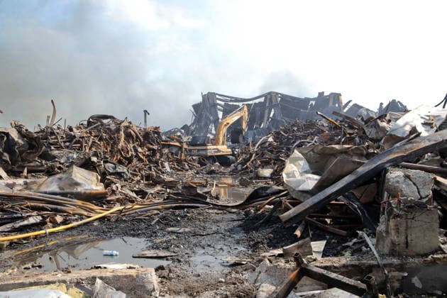 An excavator removes the rubble at a logistics complex destroyed by a Russian missile strike in the village of Chaiky, Kyiv region, Ukraine, August 5, 2026. A direct hit triggered a large-scale fire that destroyed the main warehouse hub. Parking areas and freight vehicles also caught fire. (Photo by Volodymyr Tarasov Ukrinform) Russian missile strike hits logistics complex in Kyiv region  Copyright: xVolodymyrxTarasovx
