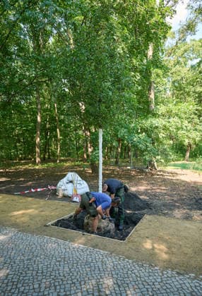Following the attack on Berlin’s Christopher Street Day (CSD), a new tree will be planted on Thu Copyright: epd-bild ChristianxDitsch D26D0806CSDAnschlagGedenkort105409