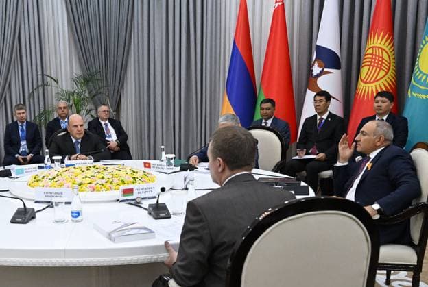 Kyrgyzstan Eurasian Intergovernmental Council 9218169 06.08.2026 Russian Prime Minister Mikhail Mishustin and Armenian Prime Minister Nikol Pashinyan attend a narrow format meeting of the Eurasian Intergovernmental Council in Cholpon-Ata, Kyrgyzstan. Alexander Miridonov Sputnik Cholpon-Ata Kyrgyzstan  Copyright: xAlexanderxMiridonovx