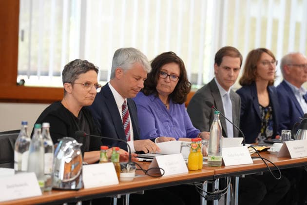 High-Level Meeting on Low Water Levels with Transportation Minister Bilger: Photos from the start of the high-level meeting on low water levels in connection with the Rhine. Low water levels at the Federal Ministry of Transportation, Bonn, August 6, 2026. Bonn, North Rhine-Westphalia, Germany