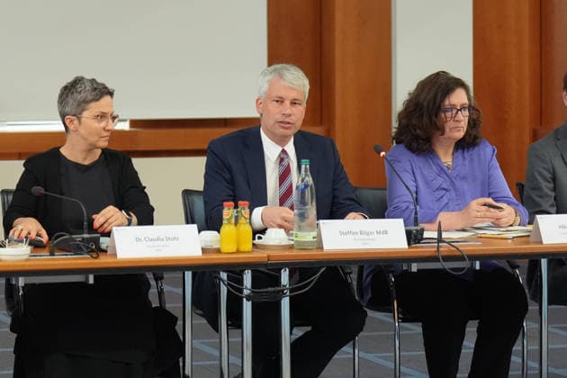 High-Level Meeting on Low Water Levels with Transportation Minister Bilger Opening photos with Federal Transportation Minister Bilger prior to the high-level meeting on low water levels in connection with the Rhine Low water levels at the Federal Ministry of Transportation, Bonn, August 6, 2026 Bonn, North Rhine-Westphalia, Germany
